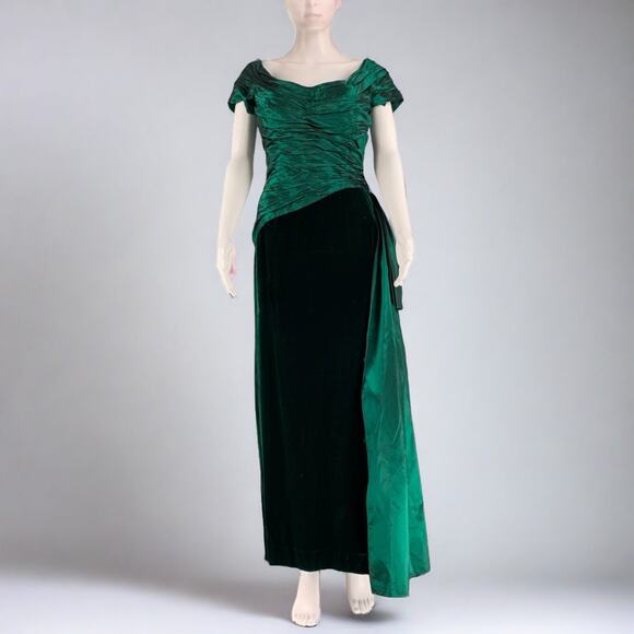 BELLVILLE SASSOON Dresses & Skirts - BELLVILLE SASSOON Size 8 Green Taffeta Ruched Cap Sleeves Long Gown
